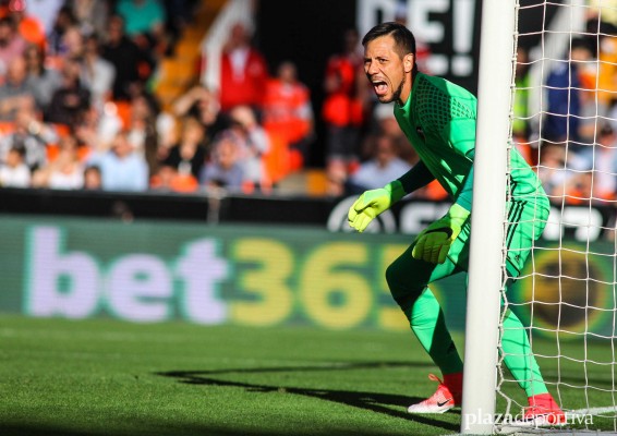Diego Alves se encaró con Mestalla tras los pitos a Cancelo: 