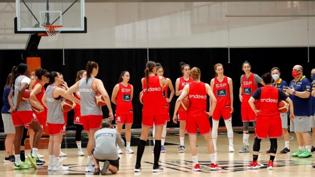 La selección española de baloncesto se pone la primera dosis de la vacuna contra el covid-19
