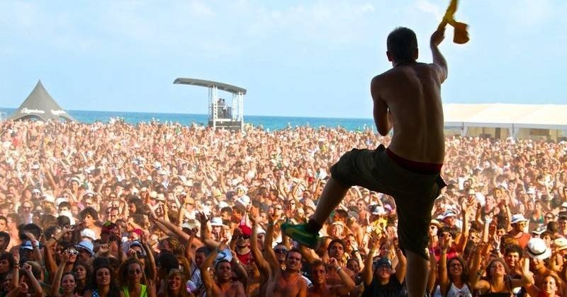 La Universitat de València y The Music Republic firman un convenio de colaboración 