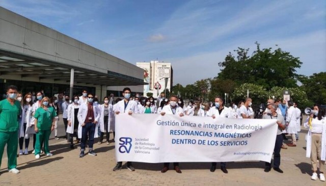 Los radiólogos se concentran de nuevo para exigir la gestión de las resonancias