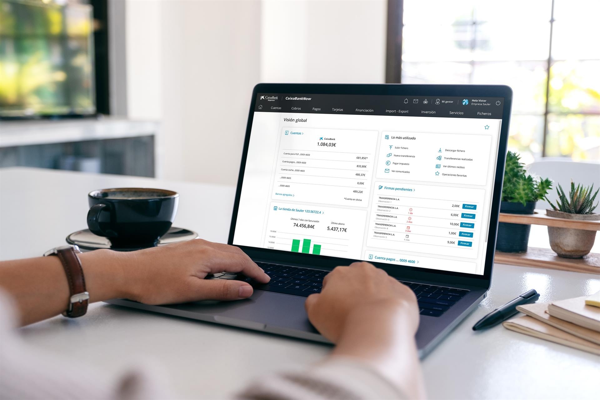 Usuario de CaixaBankNow Empresas y Negocios. Foto: CAIXABANK - 