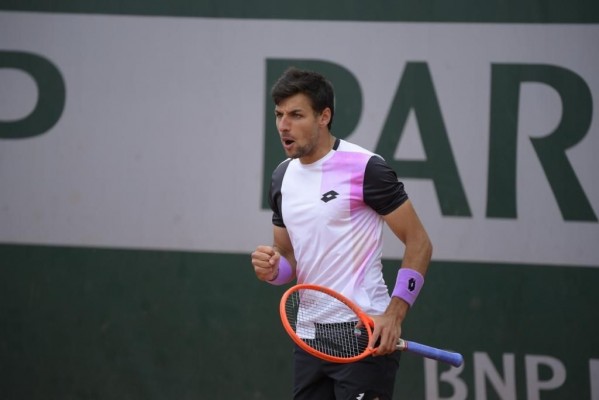 Bernabé Zapata exhibe su tenis para subrayar su nombre en París