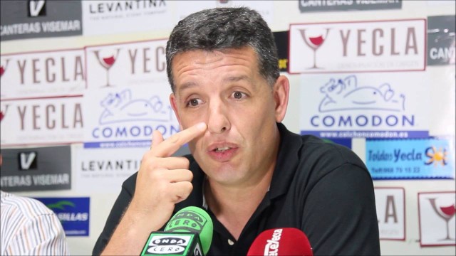 Sandroni deja el banquillo del Yeclano y admite contactos con el Real Murcia