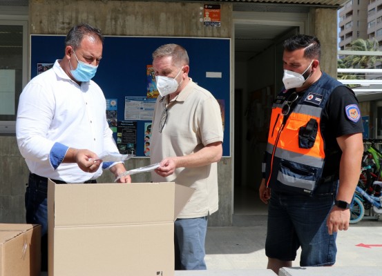 El Campello reparte 10.000 mascarillas lavables entre todos los centros educativos 