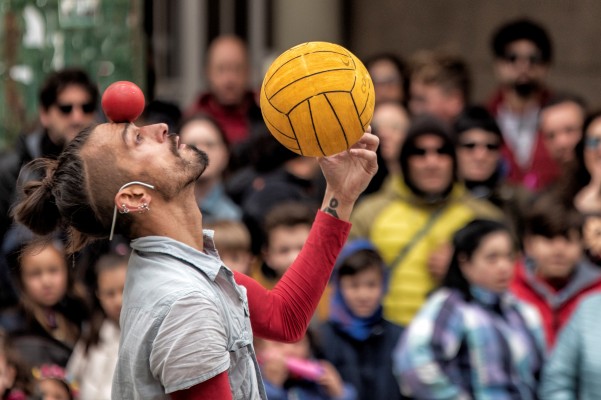 ArtenBitrir reaparece en Petrer: el festival de artistas de calle devuelve la ilusión al sector