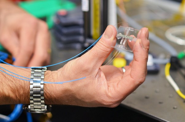 En textiles, no intrusivos o enfocados a la medicina: experiencia de firmas con biosensores inteligentes