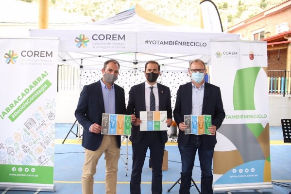 La campaña ¡Abracadabra, recicla con magia! llega a colegios de la Región