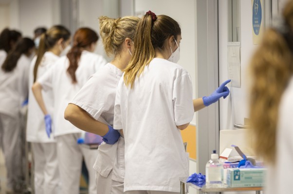 El CEU comparte su experiencia en la prueba ECOE de Enfermería con otras universidades 