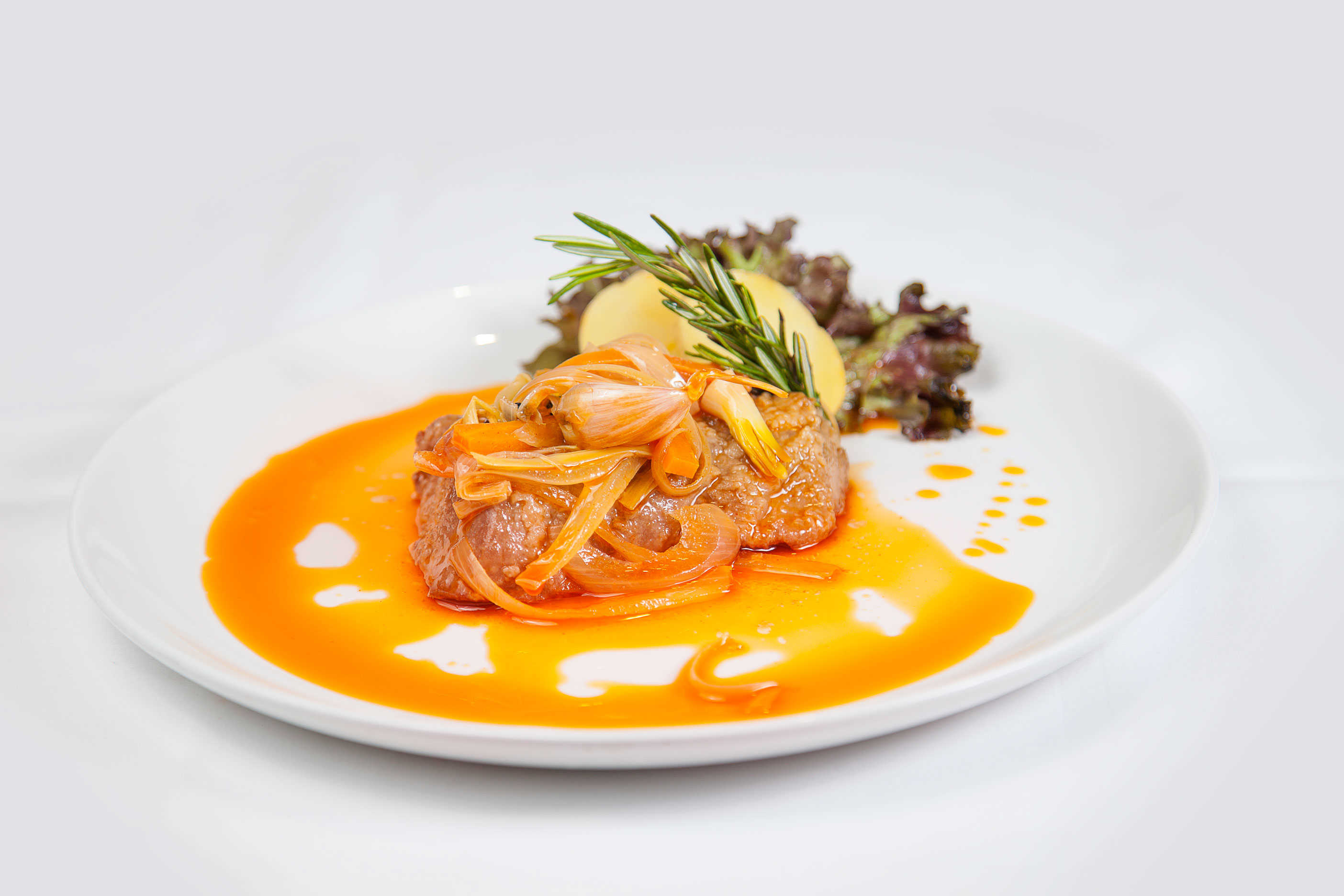 Los alimentos en escabeche, los reyes de los viernes de abril en el restaurante del Casino Cirsa Valencia