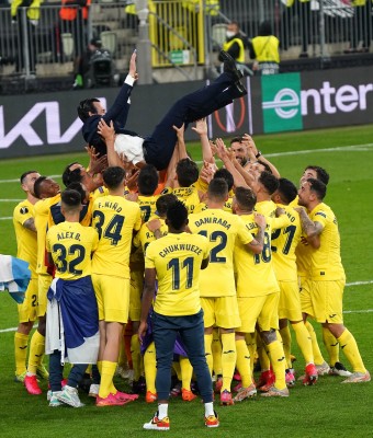 Roig y Emery coronan rey europeo al Villarreal
