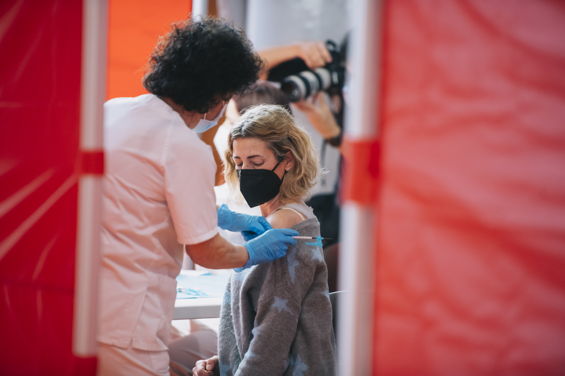 La mayoría de CCAA cita a los que recibieron AZ para la segunda dosis mientras Barceló no da fecha