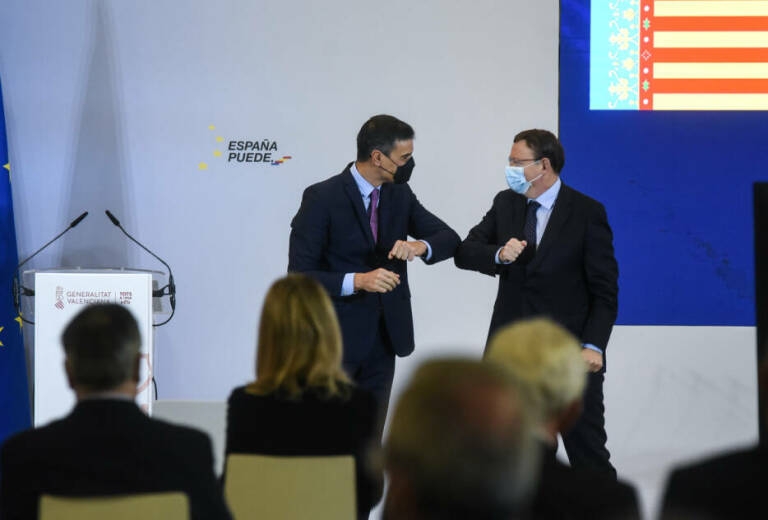  El presidente del Gobierno, Pedro Sánchez, junto a Ximo Puig. Foto: EDUARDO MANZANA  - 