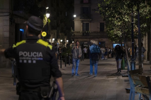  España notifica 5.007 casos y 54 muertes, mientras la incidencia baja ligeramente a 126