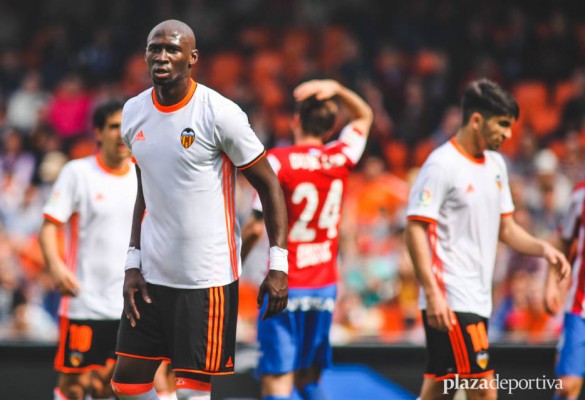 El City estudia meter a Mangala en la operación para llevarse a Gayà