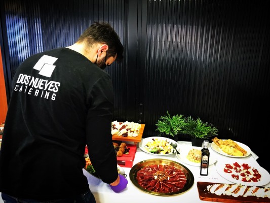 Dos Nueves, la propuesta de catering que se reforzó en pandemia y cuadruplica pedidos