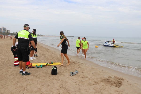 Sagunto pide a Sanitat que vacune al personal de servicios y salvamento de las playas