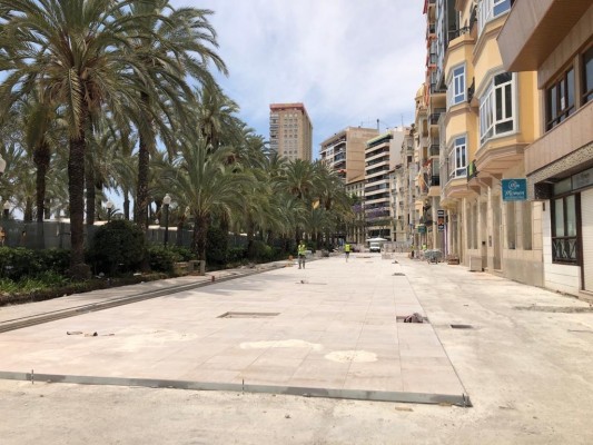 Alicante acelera la pavimentación de La Explanada con el reto de permitir terrazas a mitad de junio