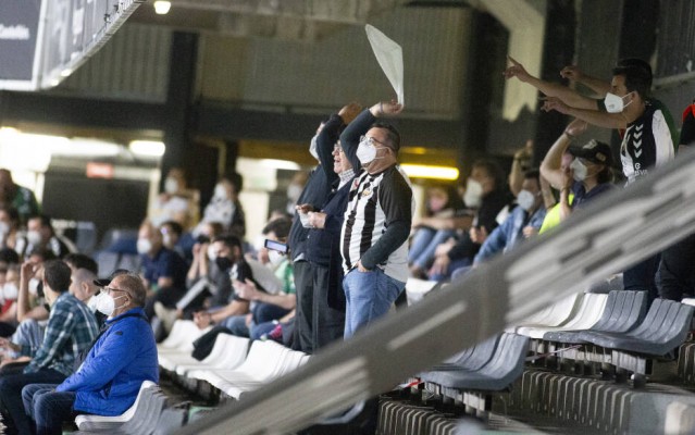 La afición albinegra se queda sin poder disfrutar del regreso al fútbol profesional