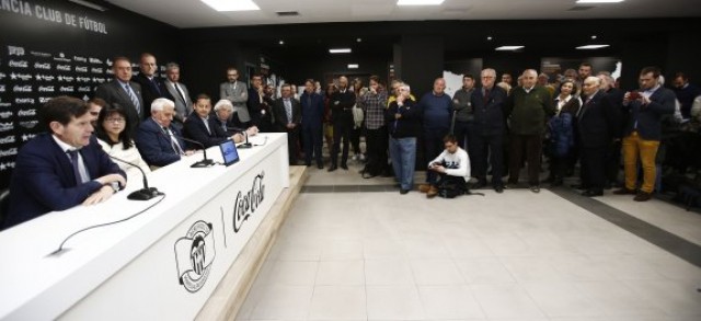 Mateu Alemany se estrena ante las peñas y aplaza la decisión sobre el entrenador
