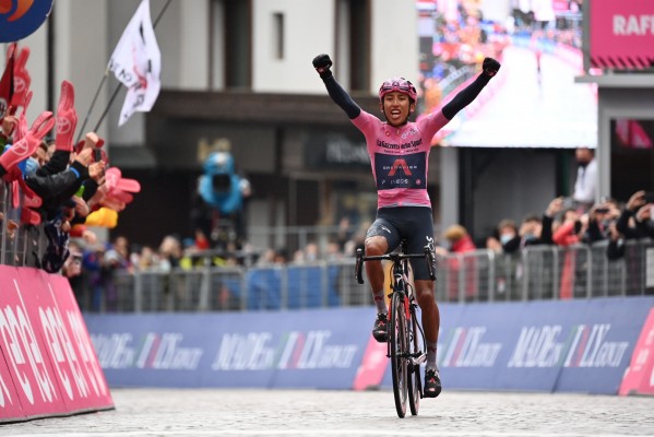 #GiroItalia Egan Bernal gana en Cortina d'Ampezzo y deja encarrilado el Giro