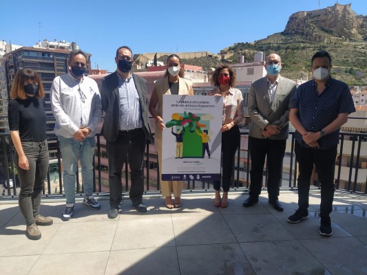 Alicante selecciona los 12 'ninots' de fogueres que ambientarán iglús de reciclaje de vidrio en junio