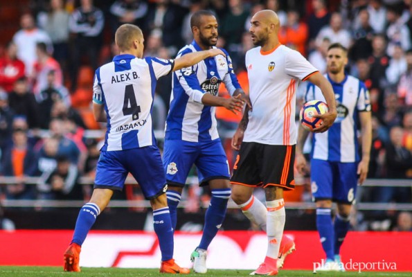 Cinco jugadores del Valencia a un partido de la suspensión