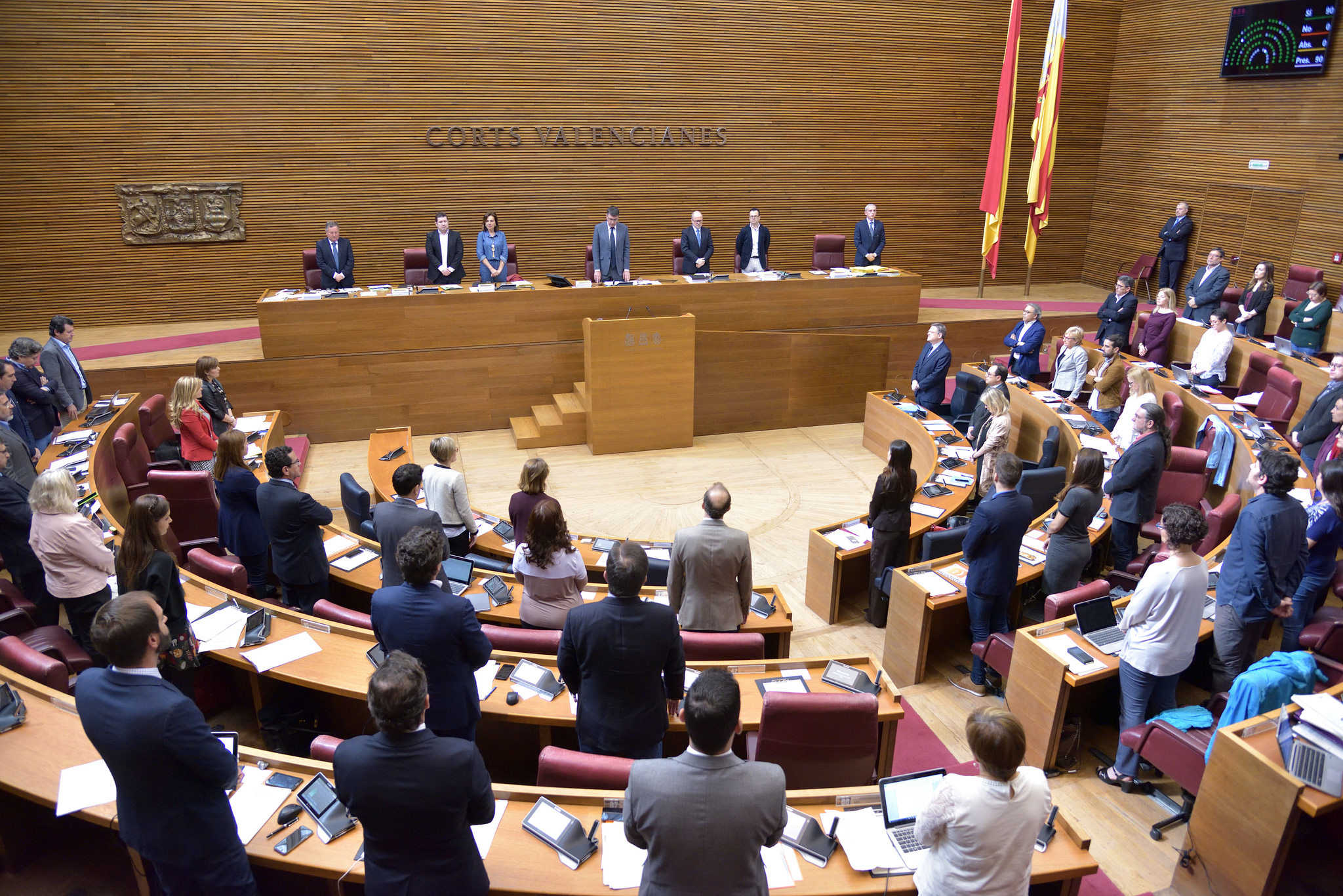 El PP firma la declaración del Les Corts contra la 