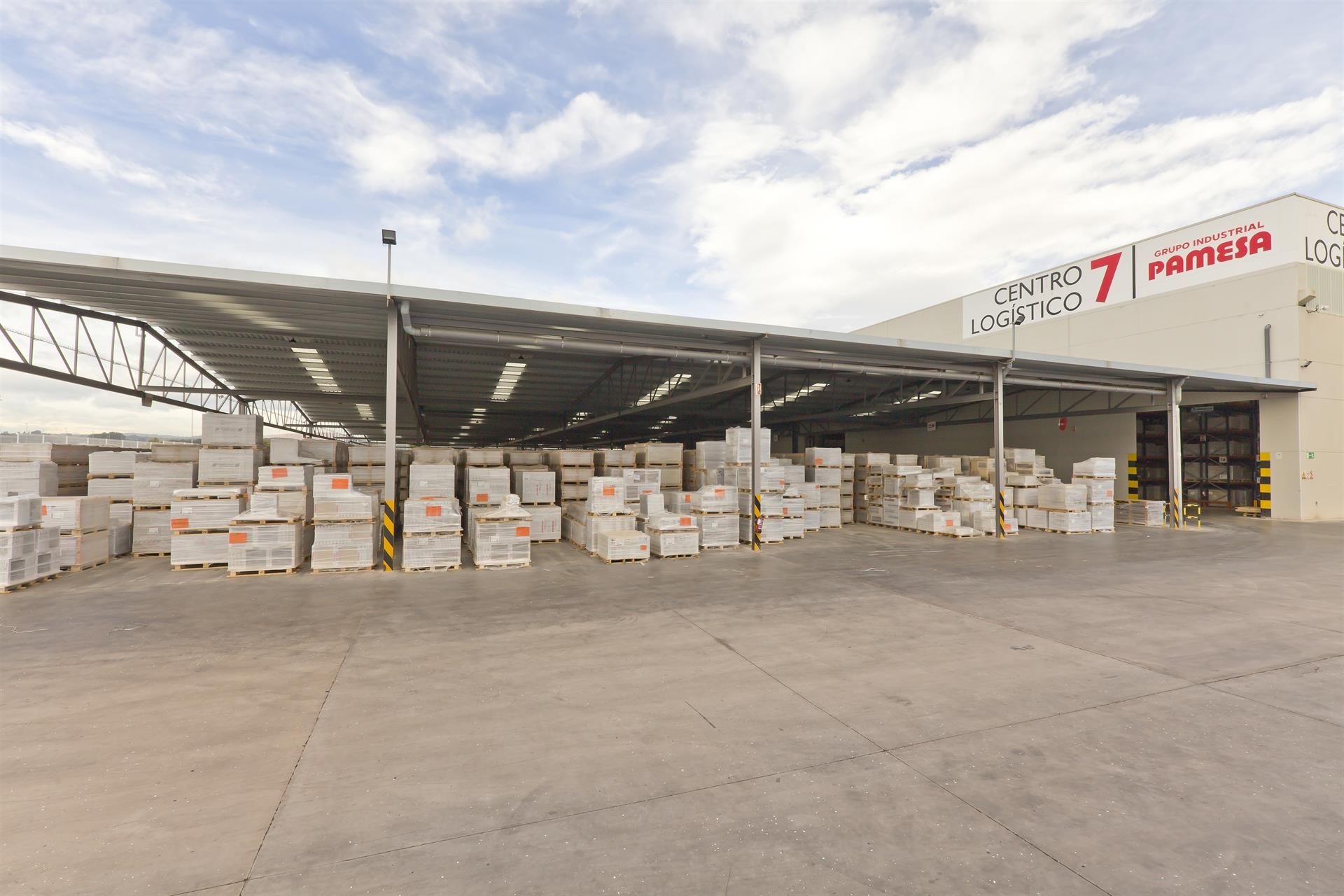 Almacén del Grupo Pamesa. Foto: PAMESA - 