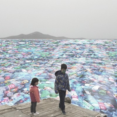 Un mural de botellas de plástico con agua del Mar Menor lanzará un SOS en Cartagena