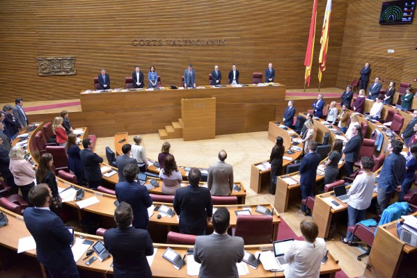 El PP firma la declaración del Les Corts contra la 