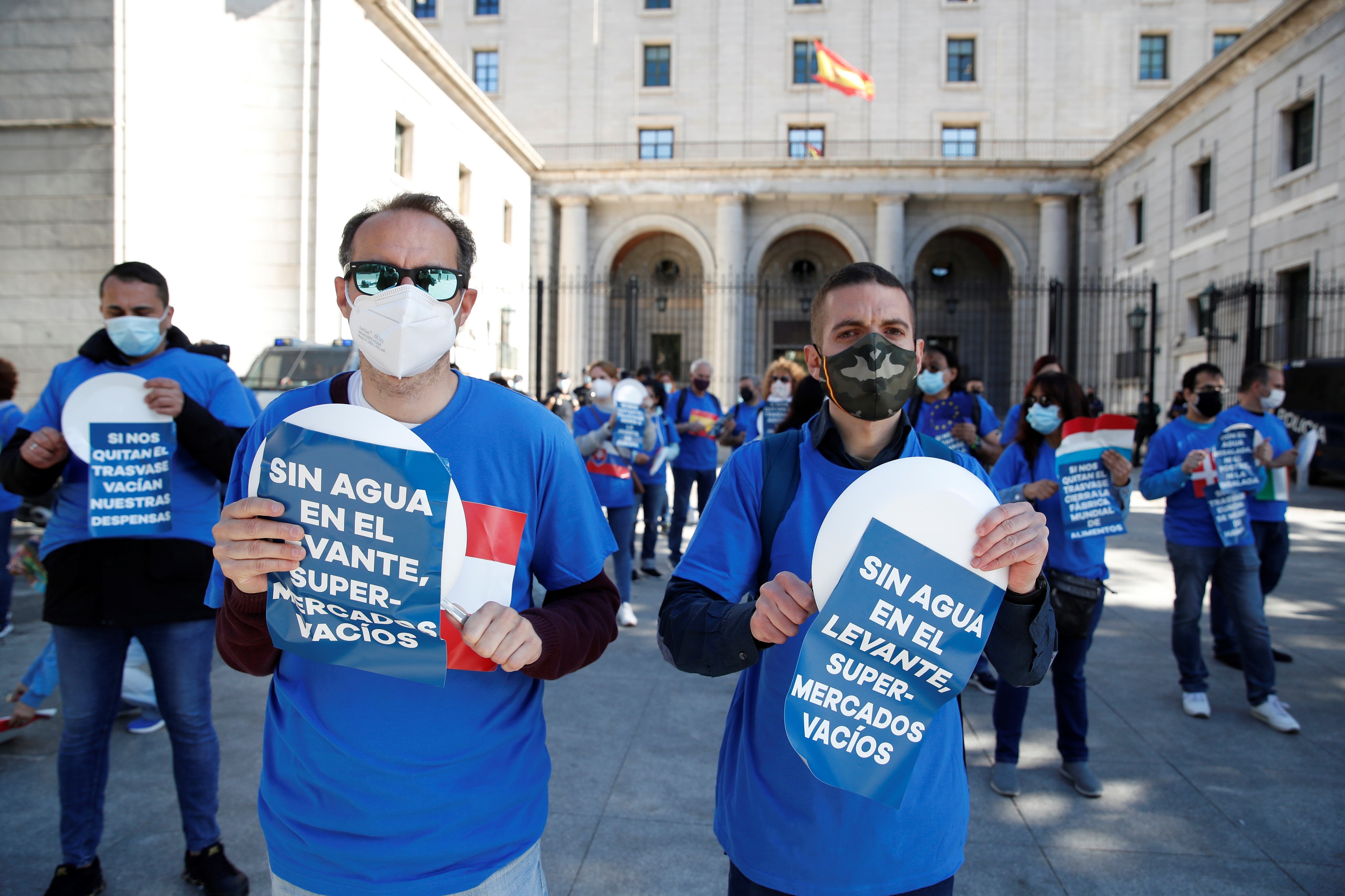 Arranca la concentración de regantes contra los recortes del trasvase Tajo-Segura
