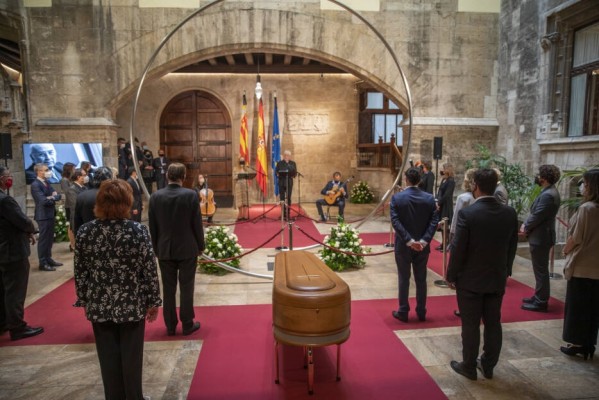 La Comunitat homenajea y da un 