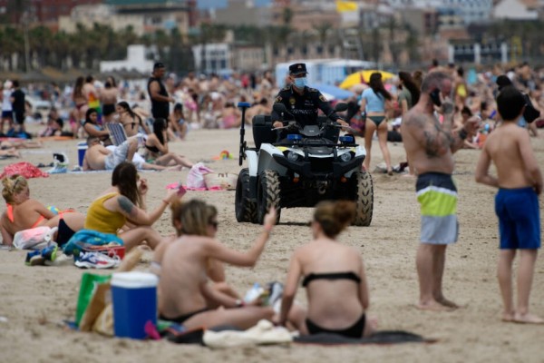 La movilidad en las playas y espacios públicos de la Comunitat alcanza su máximo nivel en ocho meses