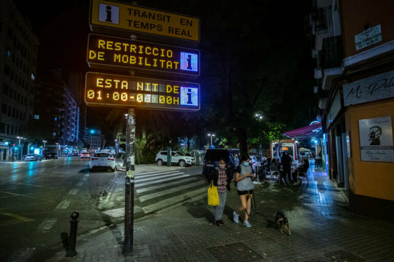 El TSJCV avala retrasar una hora el toque de queda y el cierre de la hostelería hasta las 00.30 horas