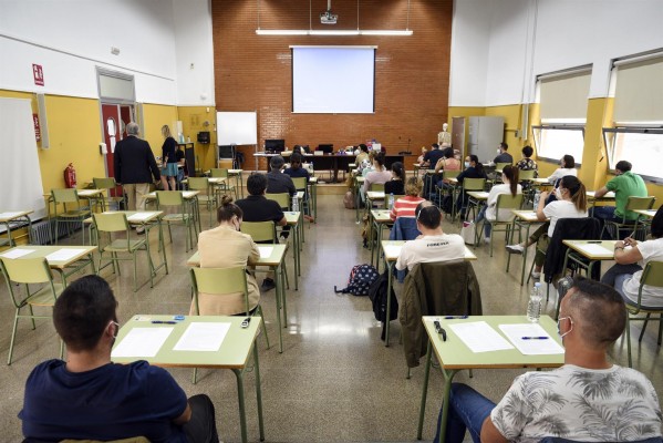 Arrancan las oposiciones docentes en la Comunitat con 23.046 aspirantes para más de 3.500 plazas
