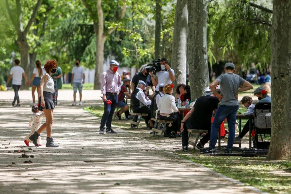España notifica 4.792 casos nuevos y 19 muertes, con la incidencia bajando a 135