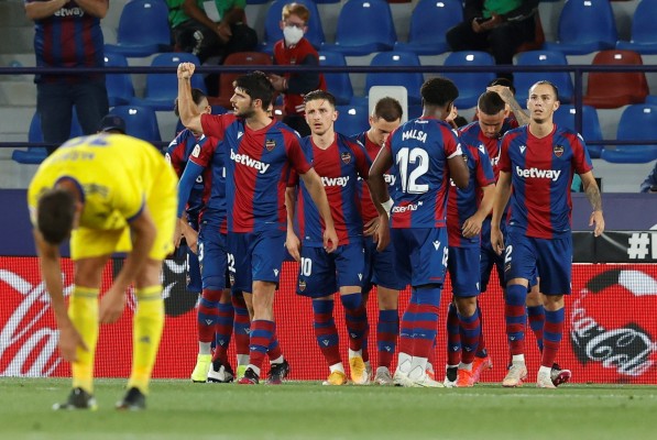 El Levante titubea hasta el último día y se queda sin 'sorpasso'