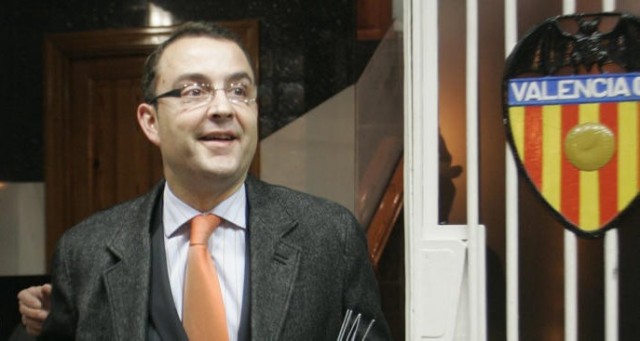 Hay que cambiar hasta los percheros: Hay que entenderse con Lim