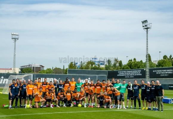 El Alcoraz despide una temporada “muy mala” para el Valencia CF