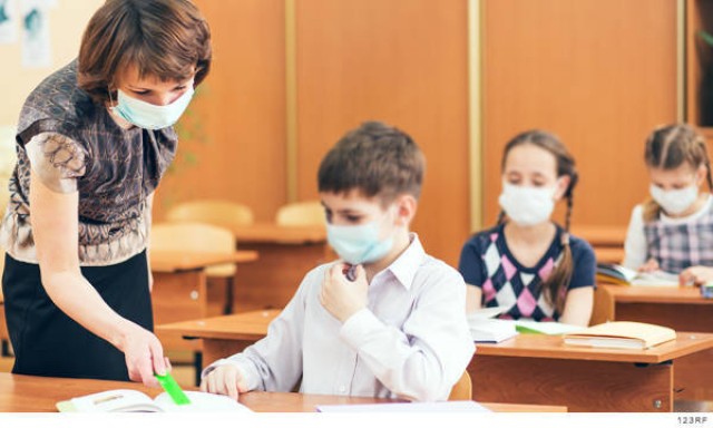Los alumnos no dirán adiós a las mascarillas y recuperarán la total presencialidad el próximo curso 