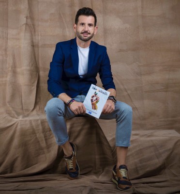 'Sintimiento', un poemario con mucho desvelo, juegos de palabras y peleas entre corazón y razón