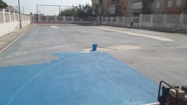 El Perellonet clama por la vuelta del césped artificial a sus instalaciones deportivas 