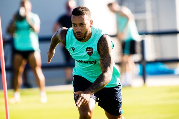 Vezo se lesiona en el último entrenamiento de la semana y no estará ante el Cádiz