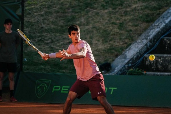 Alcaraz ya está en semifinales en Oeiras y buscará la final ante el japonés Taro Daniel