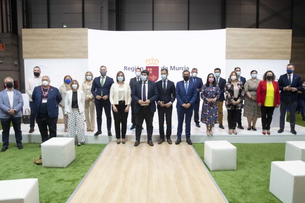 Miras 'vende' en Fitur a la Región como el destino más seguro del país para recibir turistas