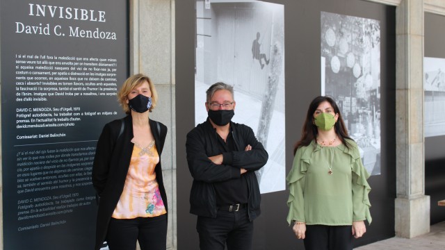 La façana del mercat es renova amb la mirada 'invisible' de David. C. Mendonza 