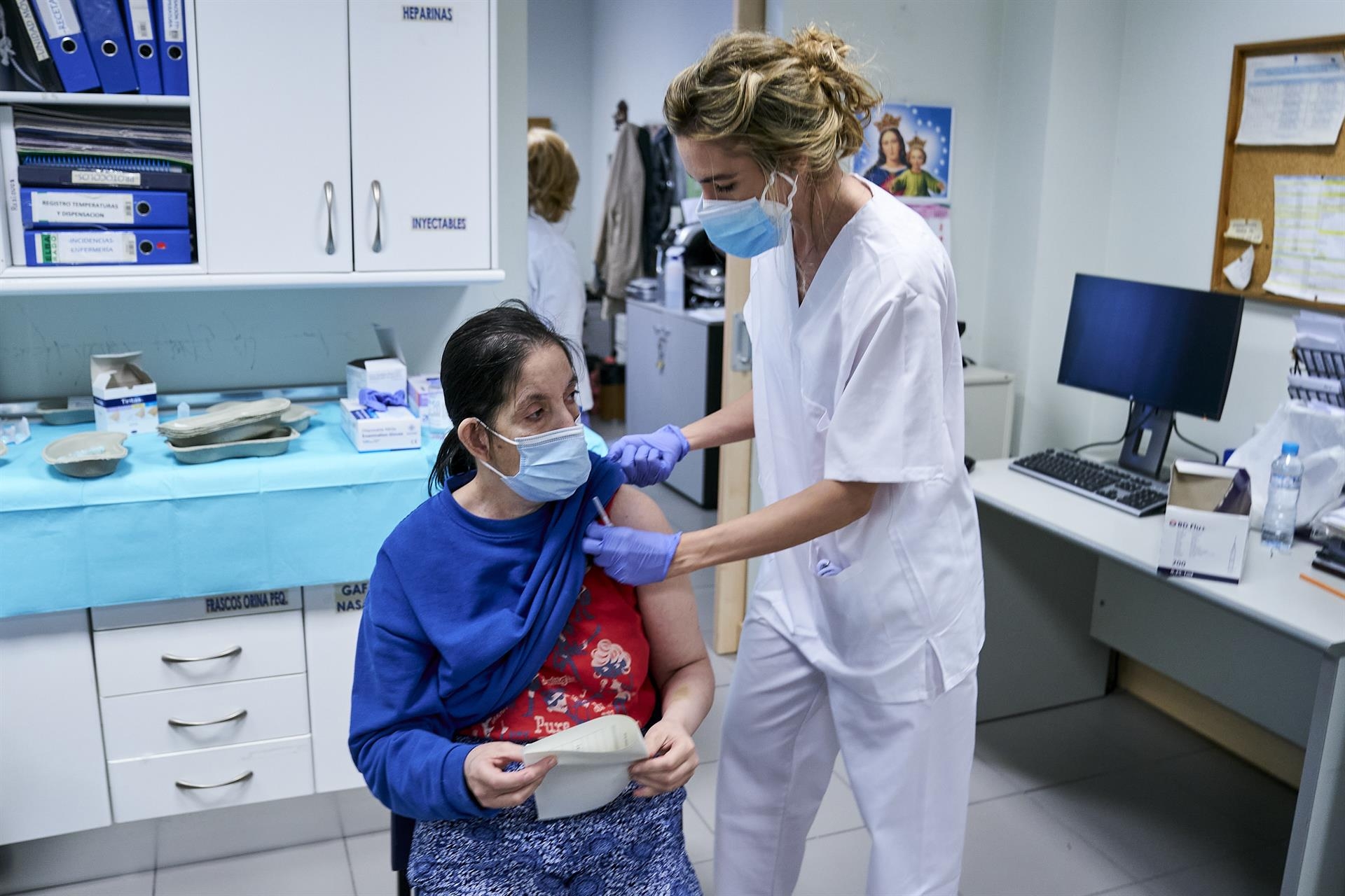  España administra 529.130 dosis en las últimas 24 horas y supera los 23,5 millones en total