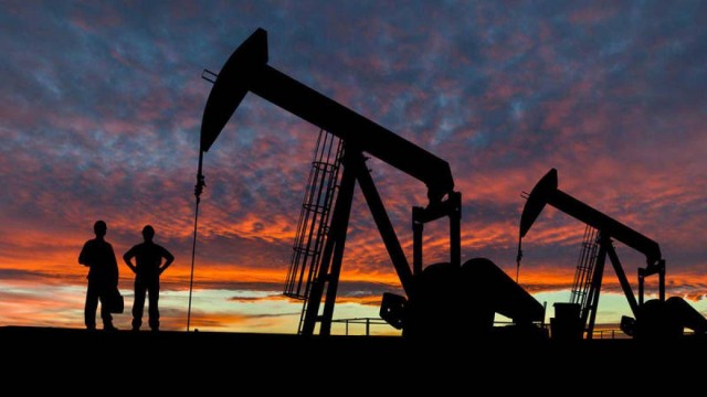 Irán y la India castigan al petróleo
