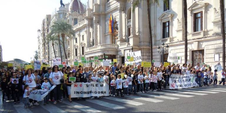 Manifestación en Valencia por la planta y el proyecto de la incineradora en L'Alcora - 