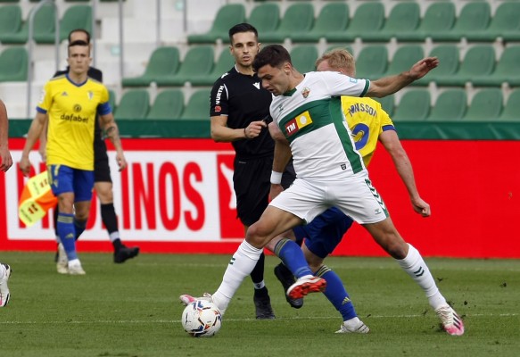 Carlos del Cerro Grande, dos veces ganador del 'Trofeo Guruceta', arbitrará el Elche-Athletic